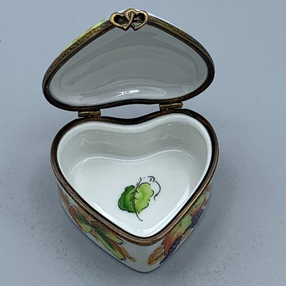Heart Shape Limoges France Peint Main Hinged Trinket Box La Gloriette "you" "me" - Picture 9 of 10